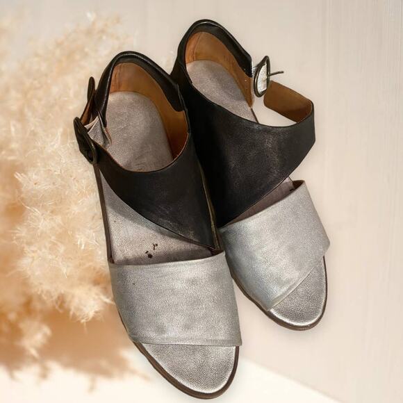 P. Monjo Silver and Black Leather Buckle Sandals Made in Spain Size 7 - Picture 3 of 9